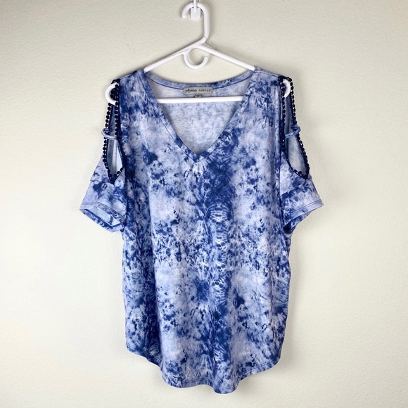 Plus Size 1X Tie Dye Cold Shoulder Blue White V-Neck Absolutely Famous EUC - Picture 1 of 7